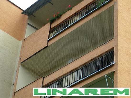 Montaż siatki ochronnej na balkon, siatki balkonowe dla kota Kraków. Siatka dla kota. Kraków. Kocia 