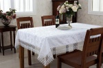 Klasyczny i wyrafinowany obrus z gipiurą, uszyty z najwyższe