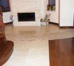 Podłoga połączenie trawertyn, marmur, deska